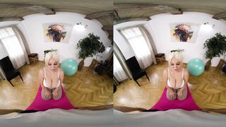 Blondie Fesser: Yoga VR #2