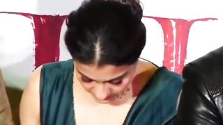 Kajol Cleavage Show