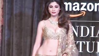 Shilpa shetty look so hot in this dress