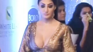 Bollywood Milfs: Cleavage #3