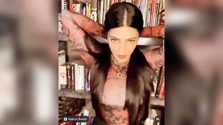 Shruti Hassan showing her boobs to her fans