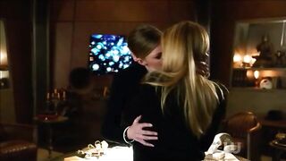 Caity Lotz: Caity Lotz, Jes Macallan kiss #4