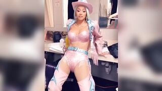 Cardi B: OMG THE SEXIEST WOMAN! ♥️♥️♥️♥️♥️♥️♥️♥️♥️♥️ #2