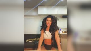 Cardi B: Cardi Dancing so Sexy #3