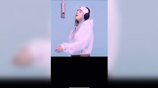 Billie Eilish: Shes a precious cinnamon bun ♥️♥️ #4