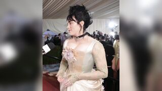 Billie Eilish: Met Gala Beauty #4