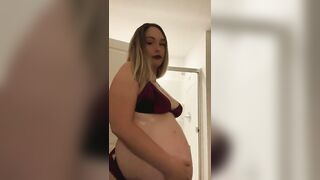 Clothed Pregnant Women: I love oiling up this bump ♥️♥️ #2