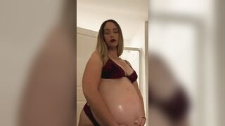 Clothed Pregnant Women: I love oiling up this bump ♥️♥️ #3