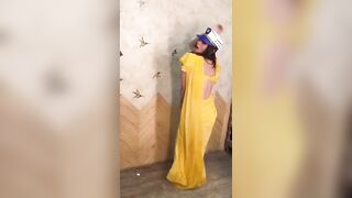 Comic: Alia Bhatt flaunting her body in yellow saree #3