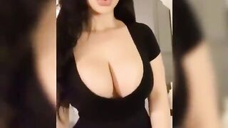 Delicious Bimbo Bouncing